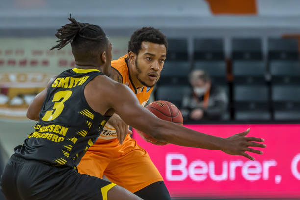 高位策应与 高位策应与